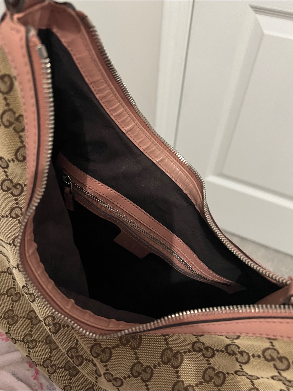 Gucci Beige GG Canvas Shoulder Bag with Pink Trim - Picture 2 of 5